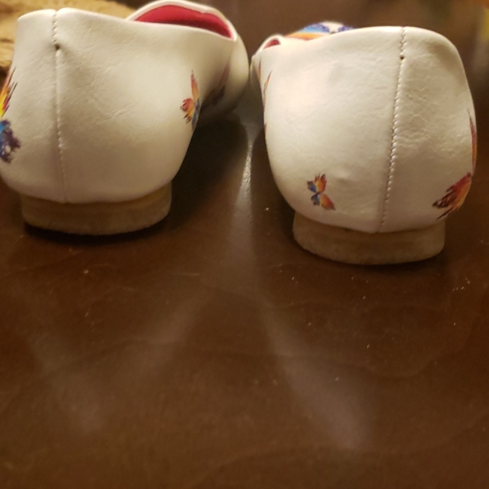 Shoes - Picture 3 of 4